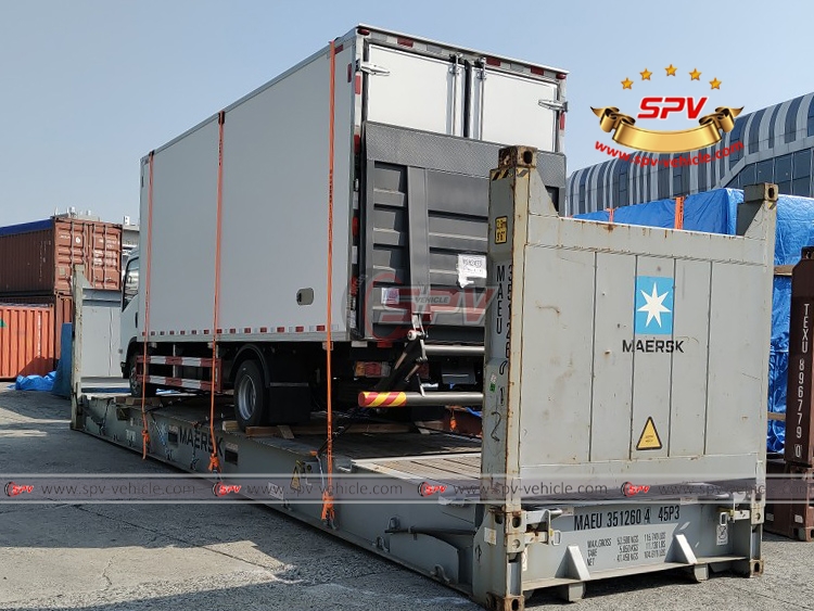 Cargo Van ISUZU with Tailgate - Loading 2